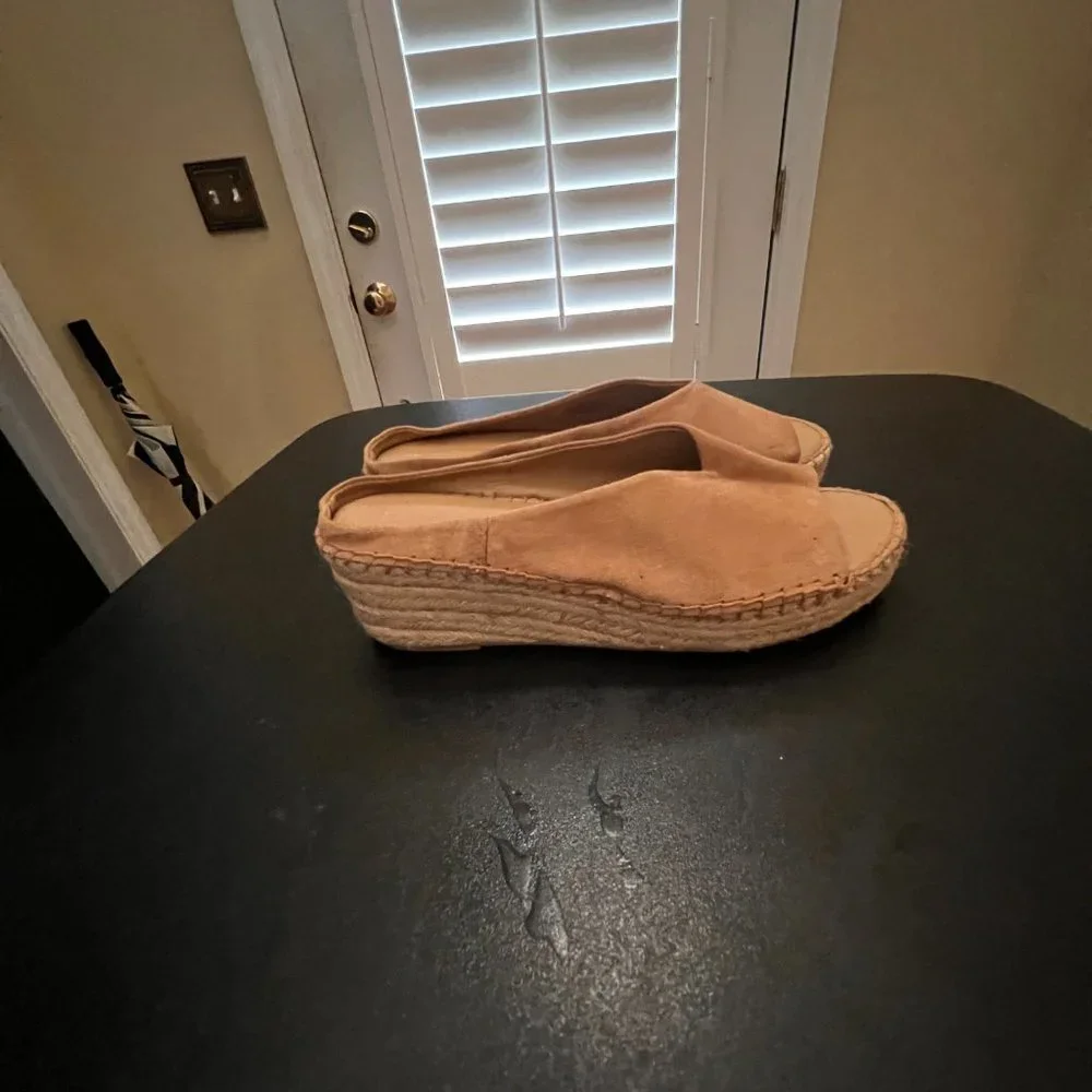 Franco Sarto Paige Platformsize 8.5 tan slippers sandals